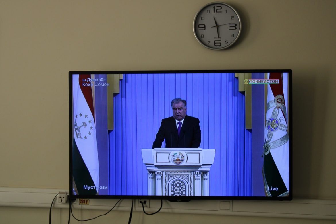 Тамошои дастаҷамъонаи Паёми Пешвои миллат муҳтарам Эмомалӣ Раҳмон ба Маҷлиси Олии Ҷумҳурии Тоҷикистон