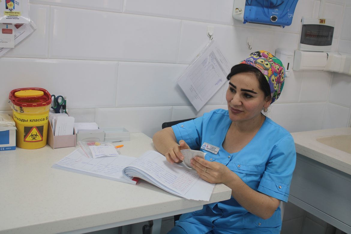 Соли 2024 ба зиёда аз ду ҳазор нафар гурӯҳҳои осебпазири ҷомеа ба тариқи ройгон ташхисҳои озмоишгоҳӣ гузаронида шуд