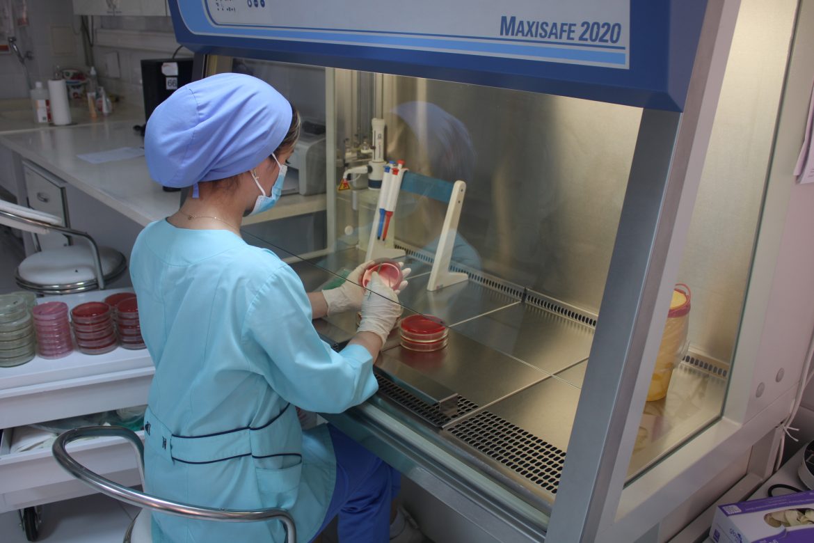 ДАР СЕМОҲАИ АВВАЛИ СОЛИ 2025 БА 448 НАФАР ГУРӮҲҲОИ НИЁЗМАНДИ ҶОМЕА 2956 ТАШХИСҲОИ ОЗМОИШГОҲИИ РОЙГОН ГУЗАРОНИДА ШУД