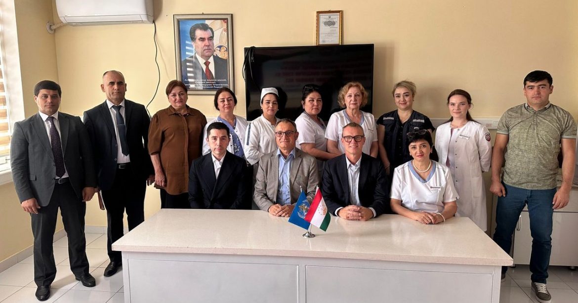 Боздиди намояндагони ТУТ аз Озмоишгоҳи миллии референсӣ